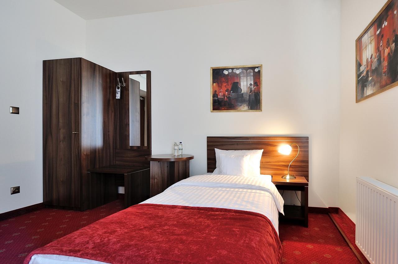 Hotel Centrum ソスノヴィエツ エクステリア 写真